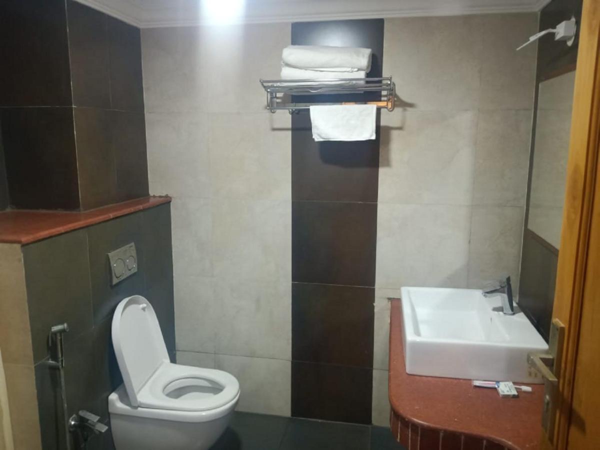 Malayalee Club Hotel Ченай Екстериор снимка