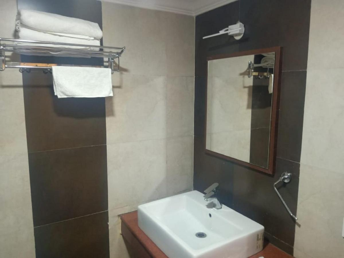 Malayalee Club Hotel Ченай Екстериор снимка